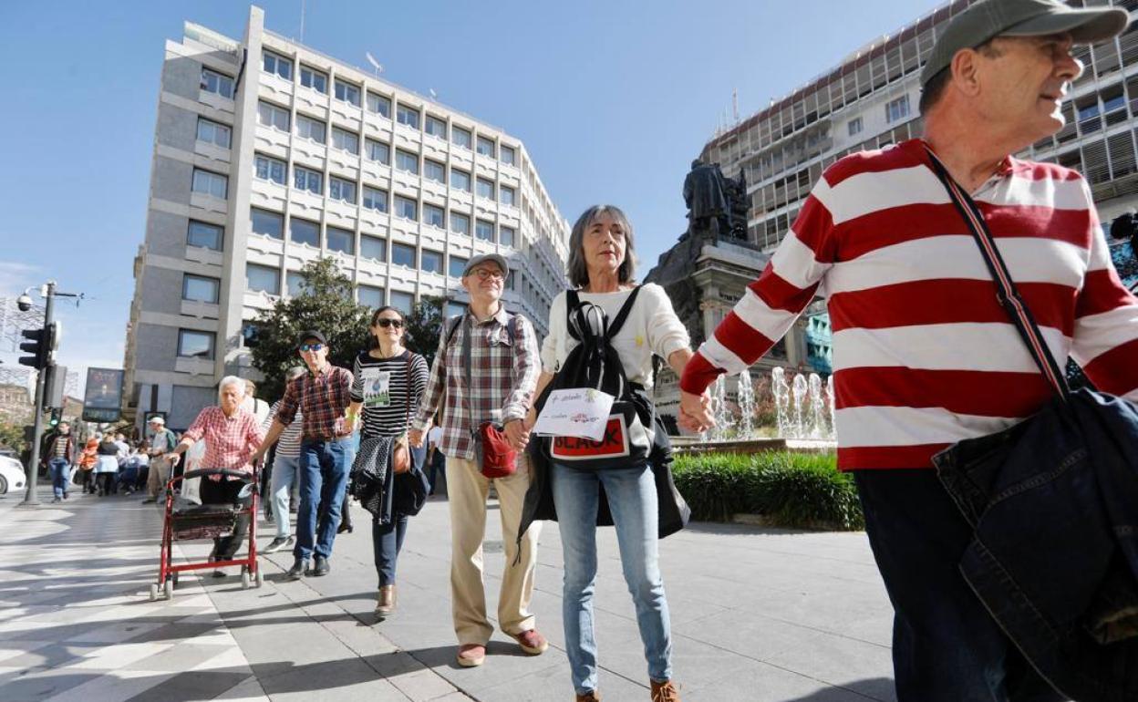Cadena humana en Granada contra la clisis climática.