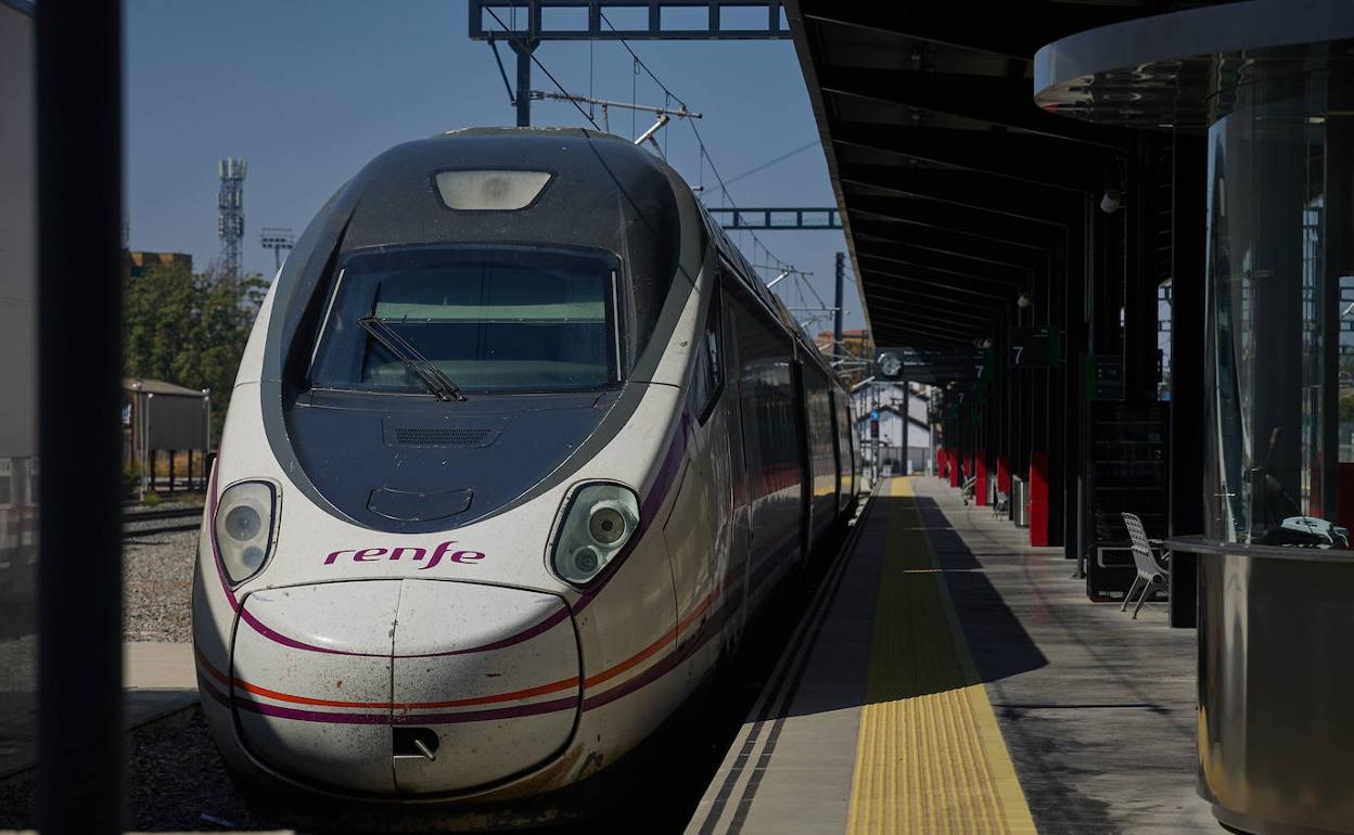 Tren estacionado en Andaluces. 