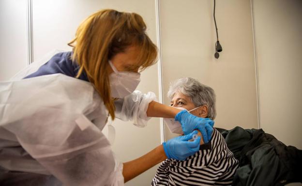 Expertos auguran una campaña de gripe en Granada similar a la de antes del covid