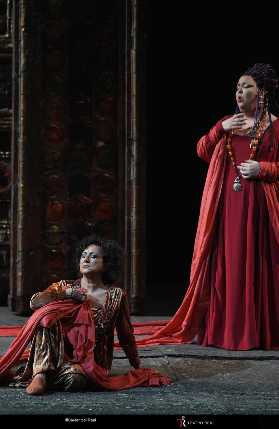Escenas de 'Aída' en el Teatro Real