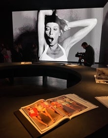 Imagen secundaria 2 - Tres espacio de la Muestra de Steven Meisel con imagees de Naomi Campbell, Lida Evangeista y Claudia Schiffer . 