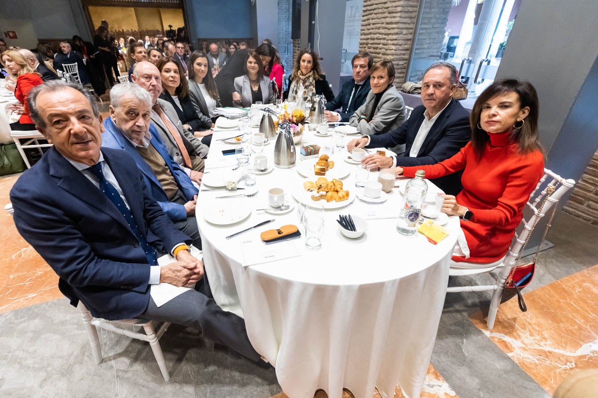 Desayuno informativo con la consejera de Fomento, Marifrán Carazo, en el hotel Santa Paula