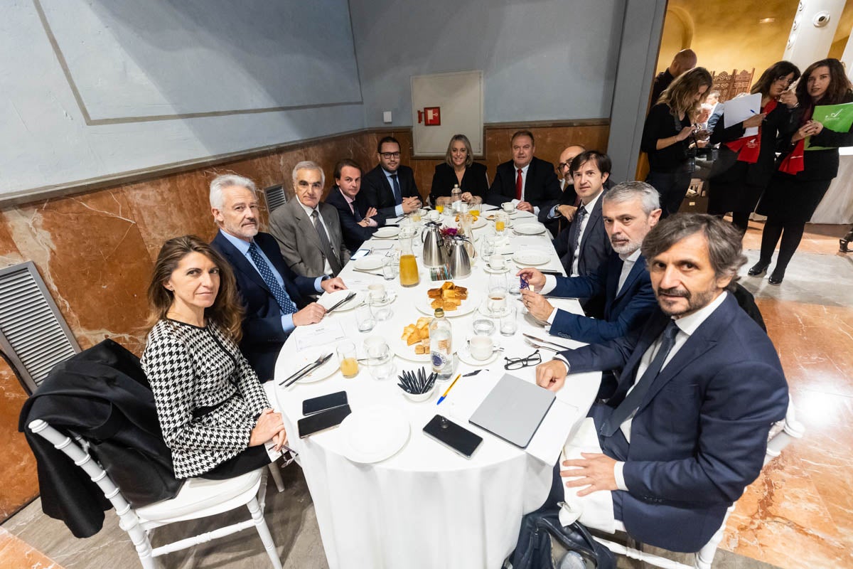 Desayuno informativo con la consejera de Fomento, Marifrán Carazo, en el hotel Santa Paula