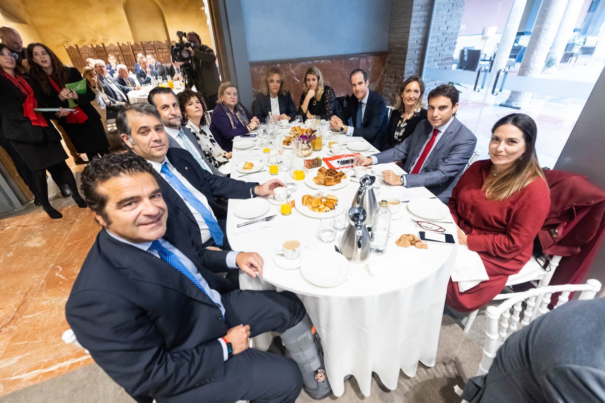 Desayuno informativo con la consejera de Fomento, Marifrán Carazo, en el hotel Santa Paula