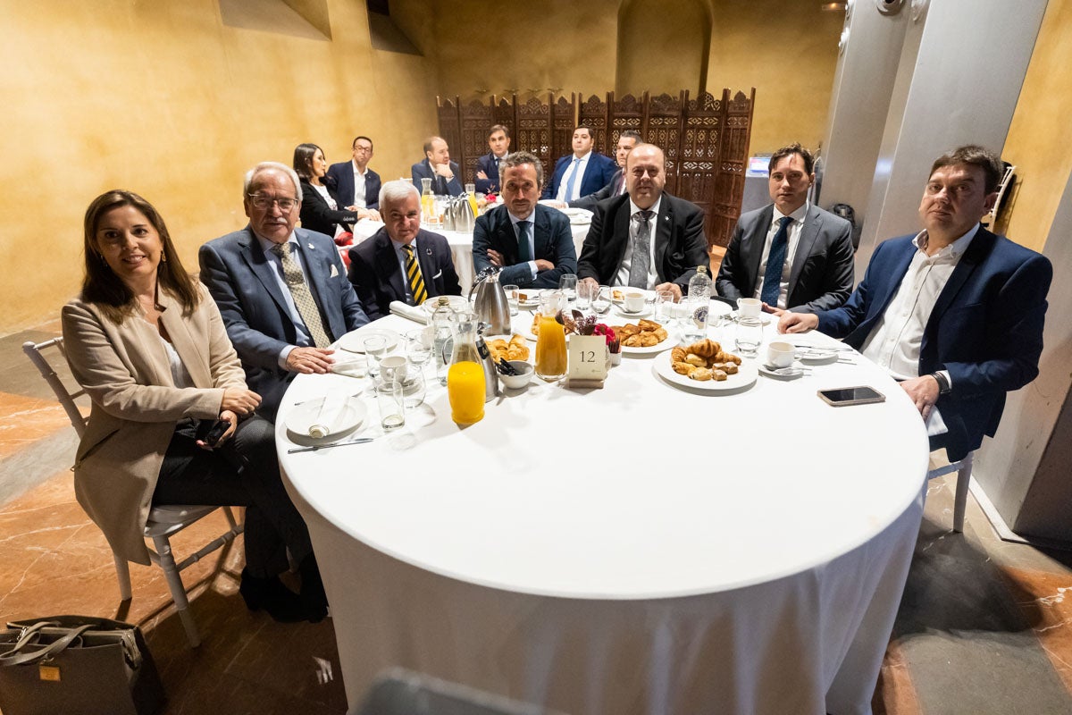 Desayuno informativo con la consejera de Fomento, Marifrán Carazo, en el hotel Santa Paula