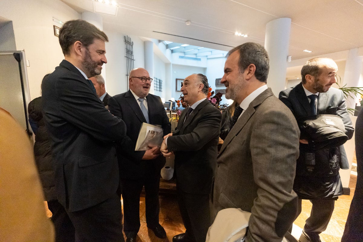 Desayuno informativo con la consejera de Fomento, Marifrán Carazo, en el hotel Santa Paula