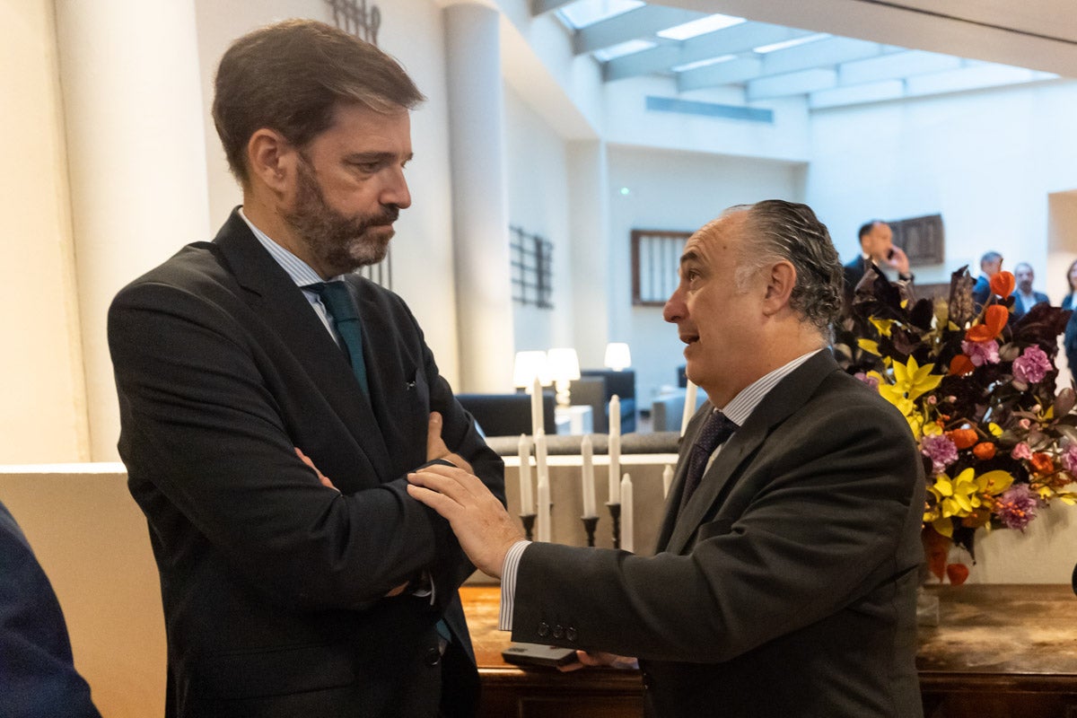 Desayuno informativo con la consejera de Fomento, Marifrán Carazo, en el hotel Santa Paula