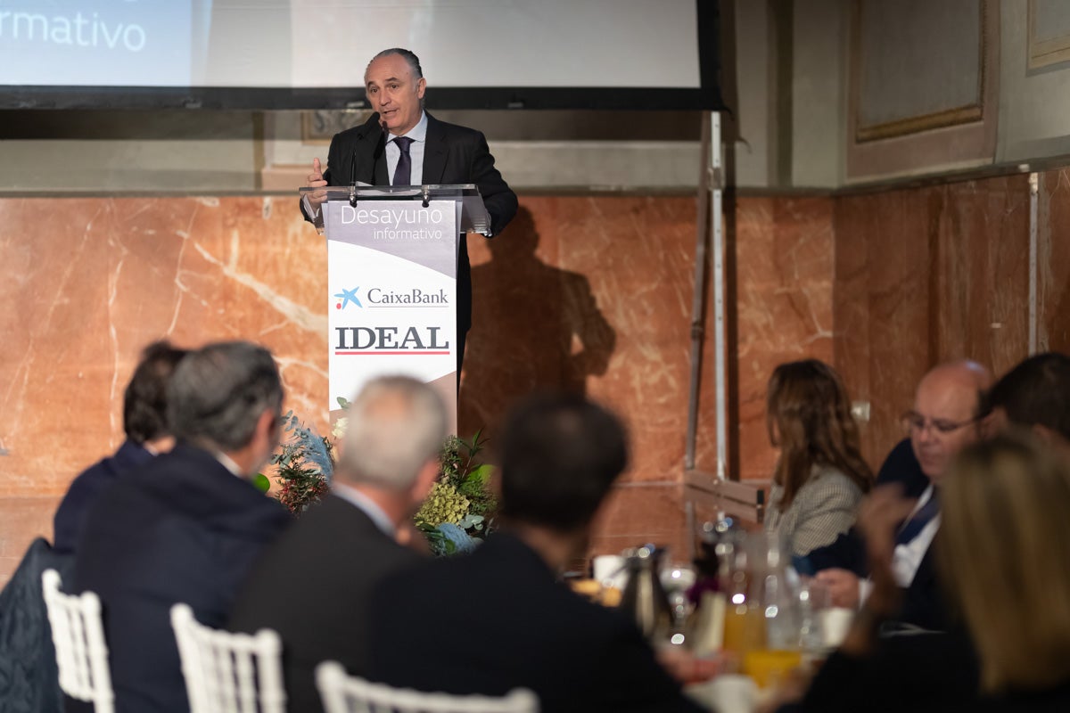 Desayuno informativo con la consejera de Fomento, Marifrán Carazo, en el hotel Santa Paula