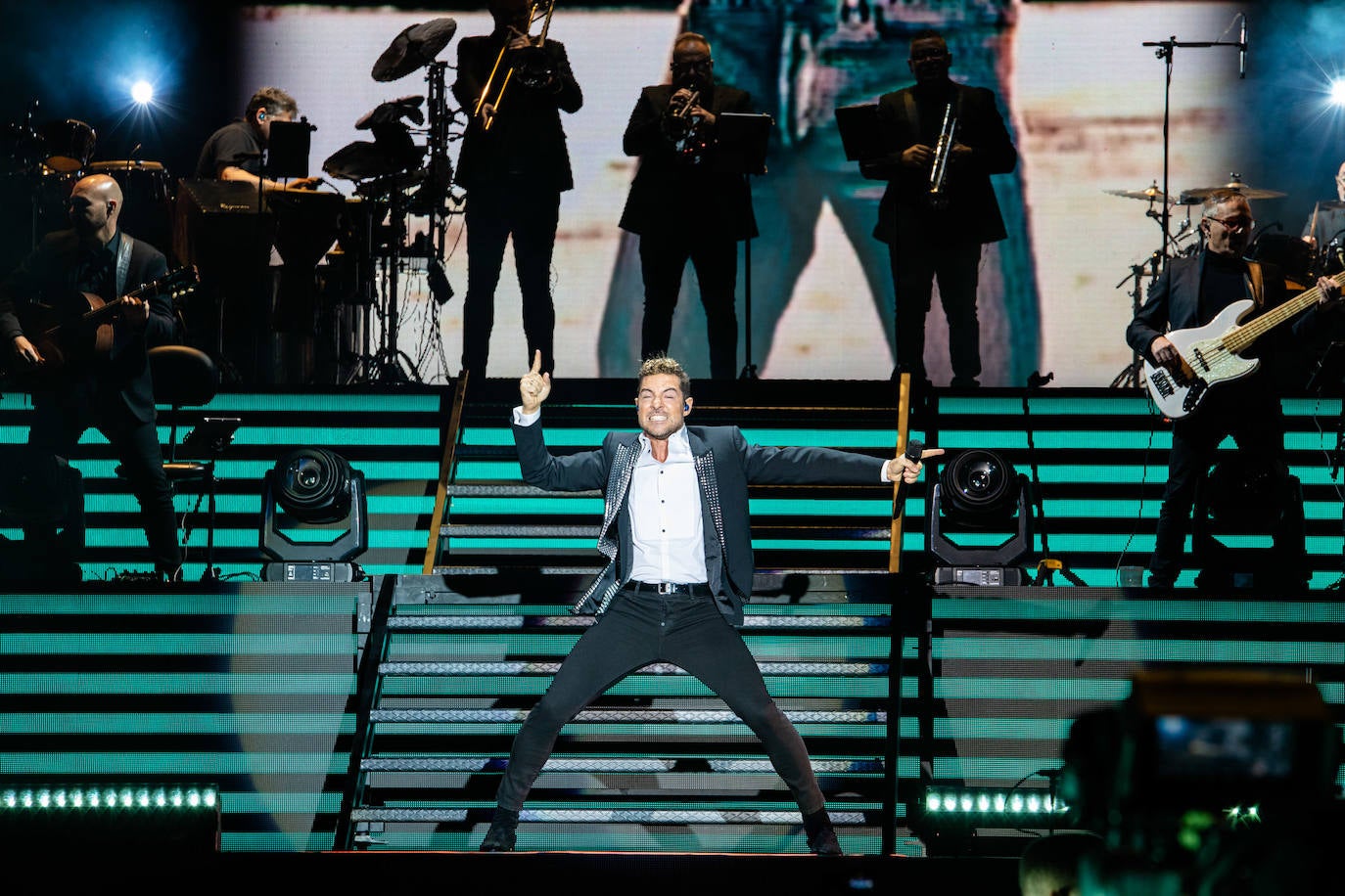 David Bisbal ha celebrado sus veinte años de trayectoria musical con un espectacular concierto en el Power Horse Stadium.