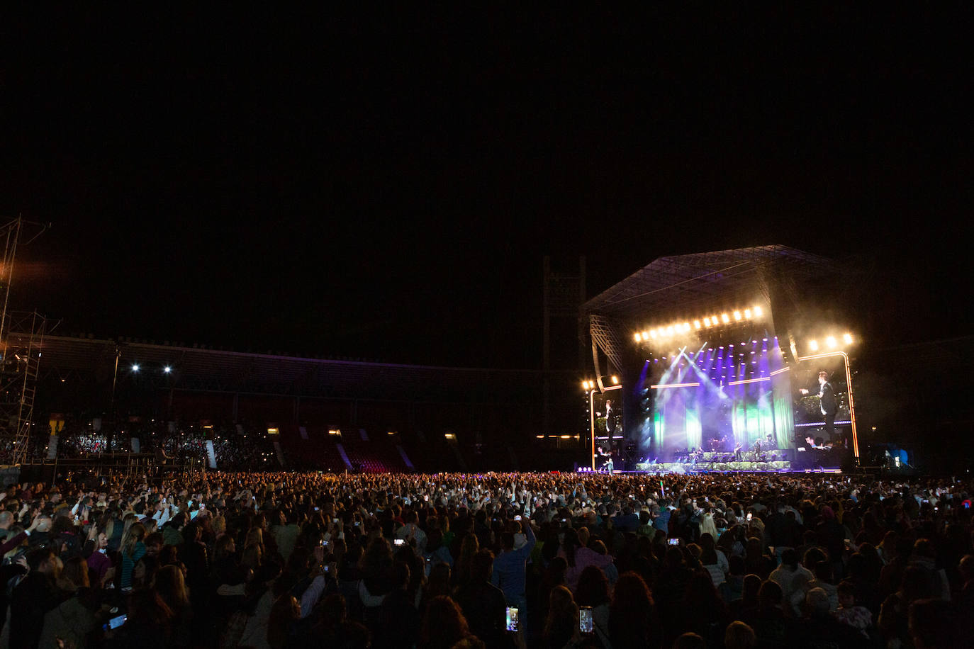 David Bisbal ha celebrado sus veinte años de trayectoria musical con un espectacular concierto en el Power Horse Stadium.