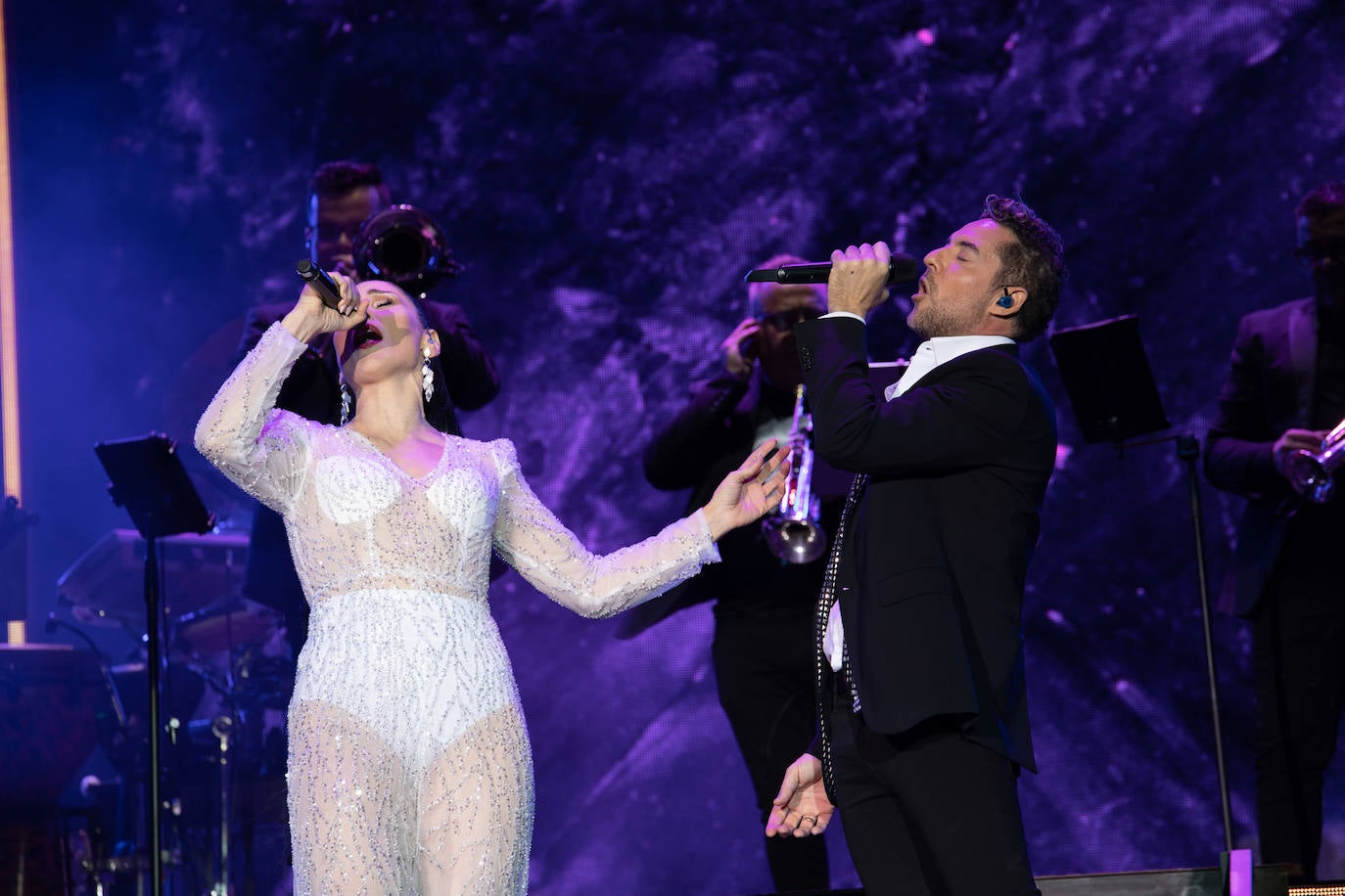 David Bisbal ha celebrado sus veinte años de trayectoria musical con un espectacular concierto en el Power Horse Stadium.