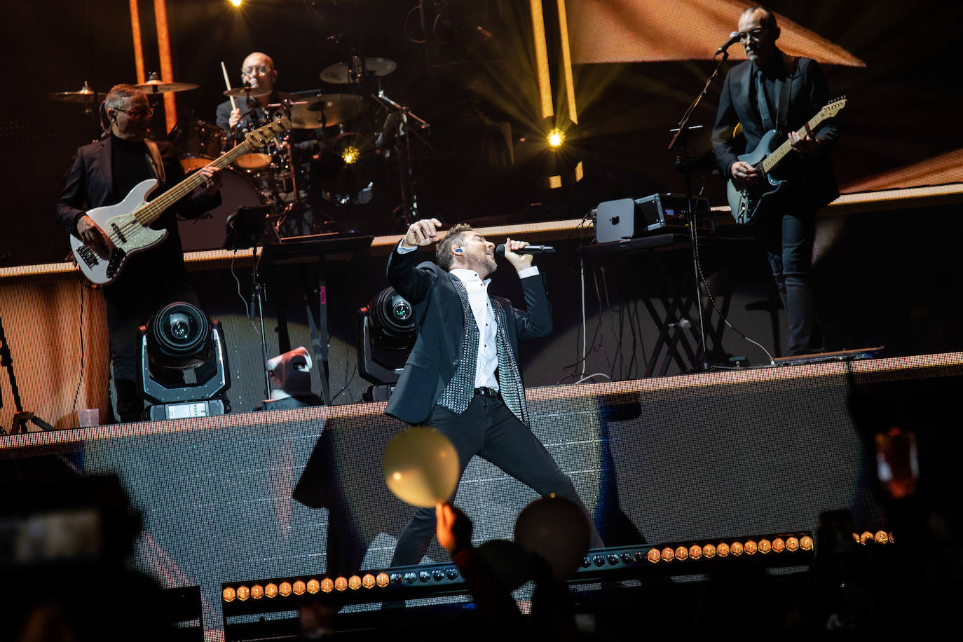 David Bisbal ha celebrado sus veinte años de trayectoria musical con un espectacular concierto en el Power Horse Stadium.