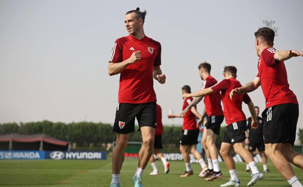 Bale, en un entrenamiento con Gales.