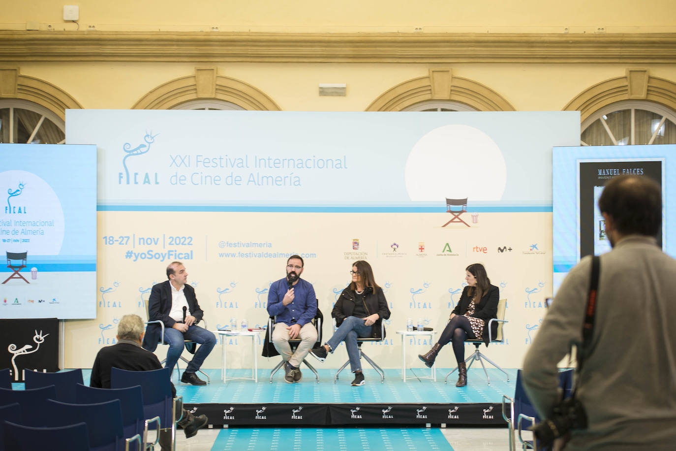 El documental se presentó en el Patio de Luces de Diputación de Almería. 