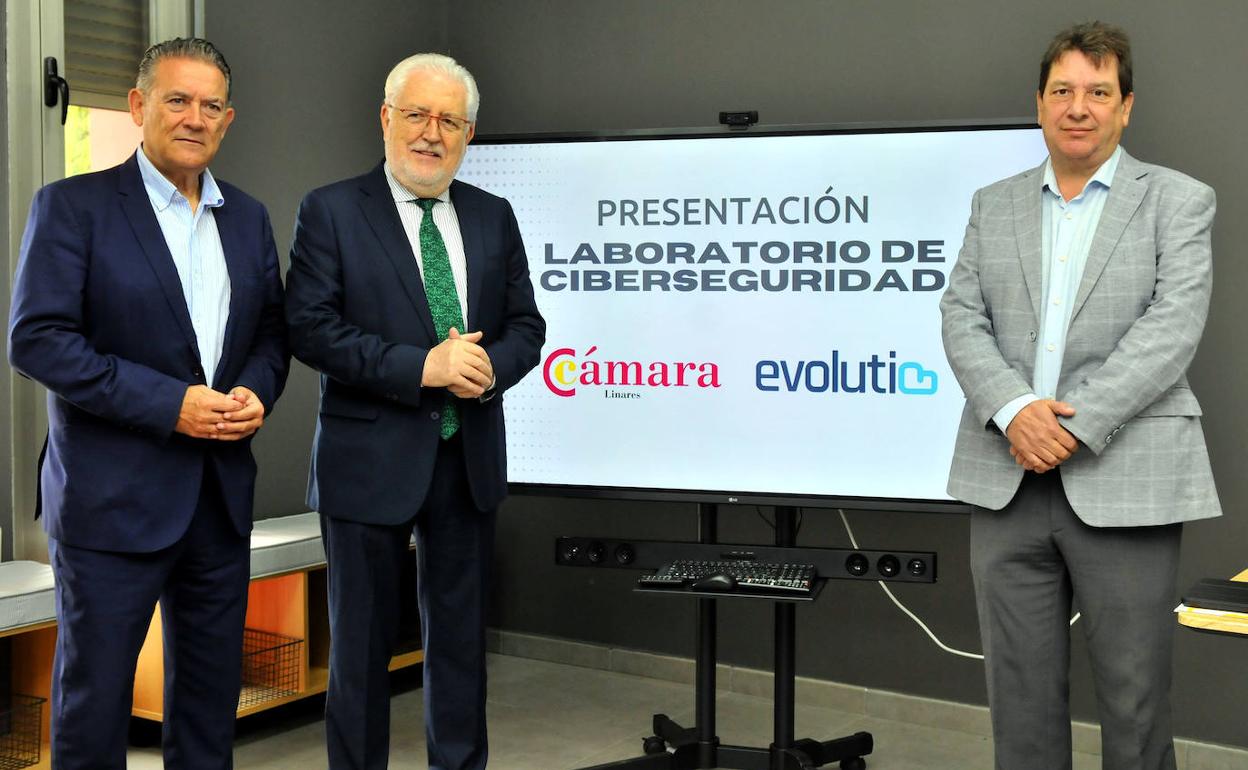 Representantes de la Cámara y Evolutio presentan el proyecto. 