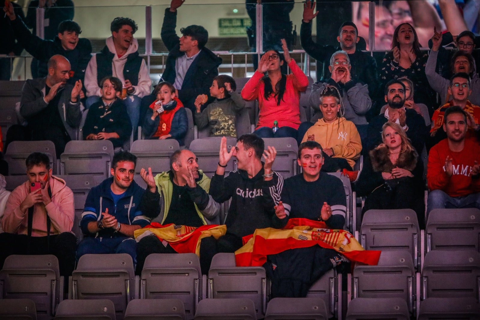 Ambiente en el Palacio de Deportes de Granada. 