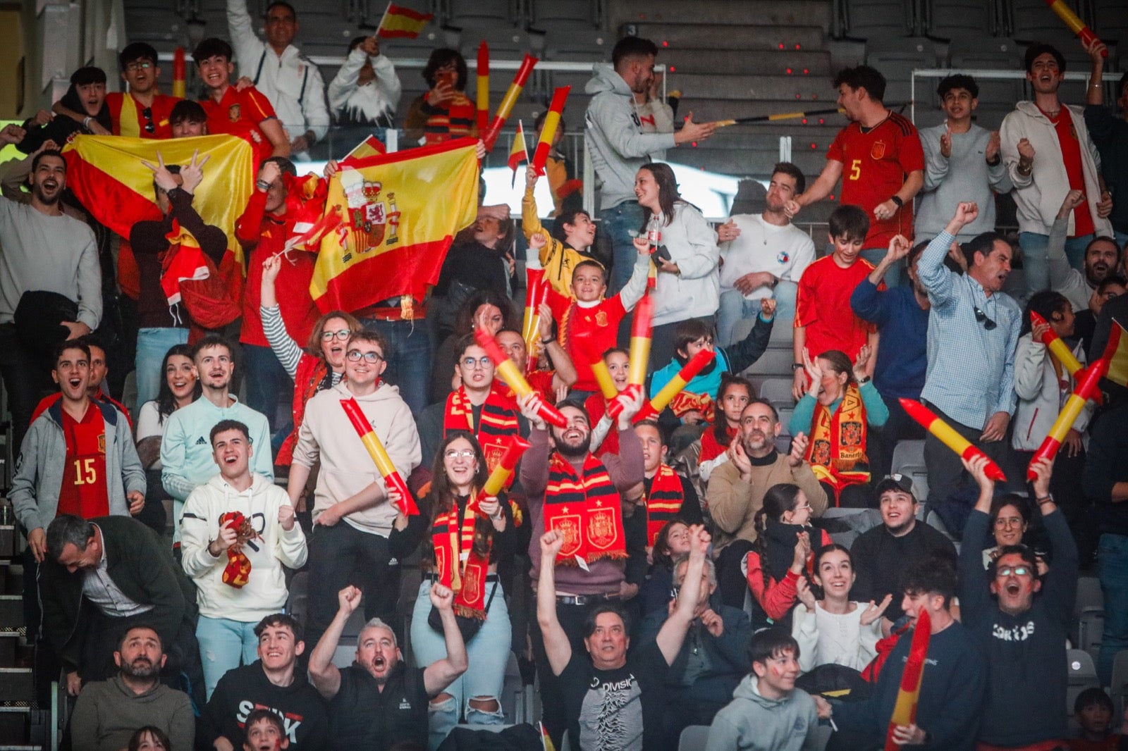 Ambiente en el Palacio de Deportes de Granada. 