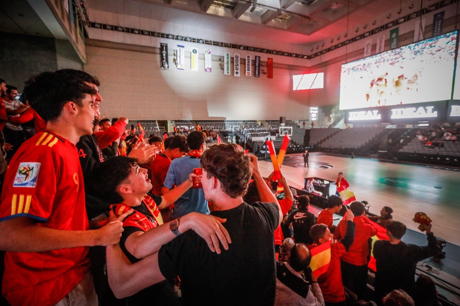 Ambiente en el Palacio de Deportes de Granada. 