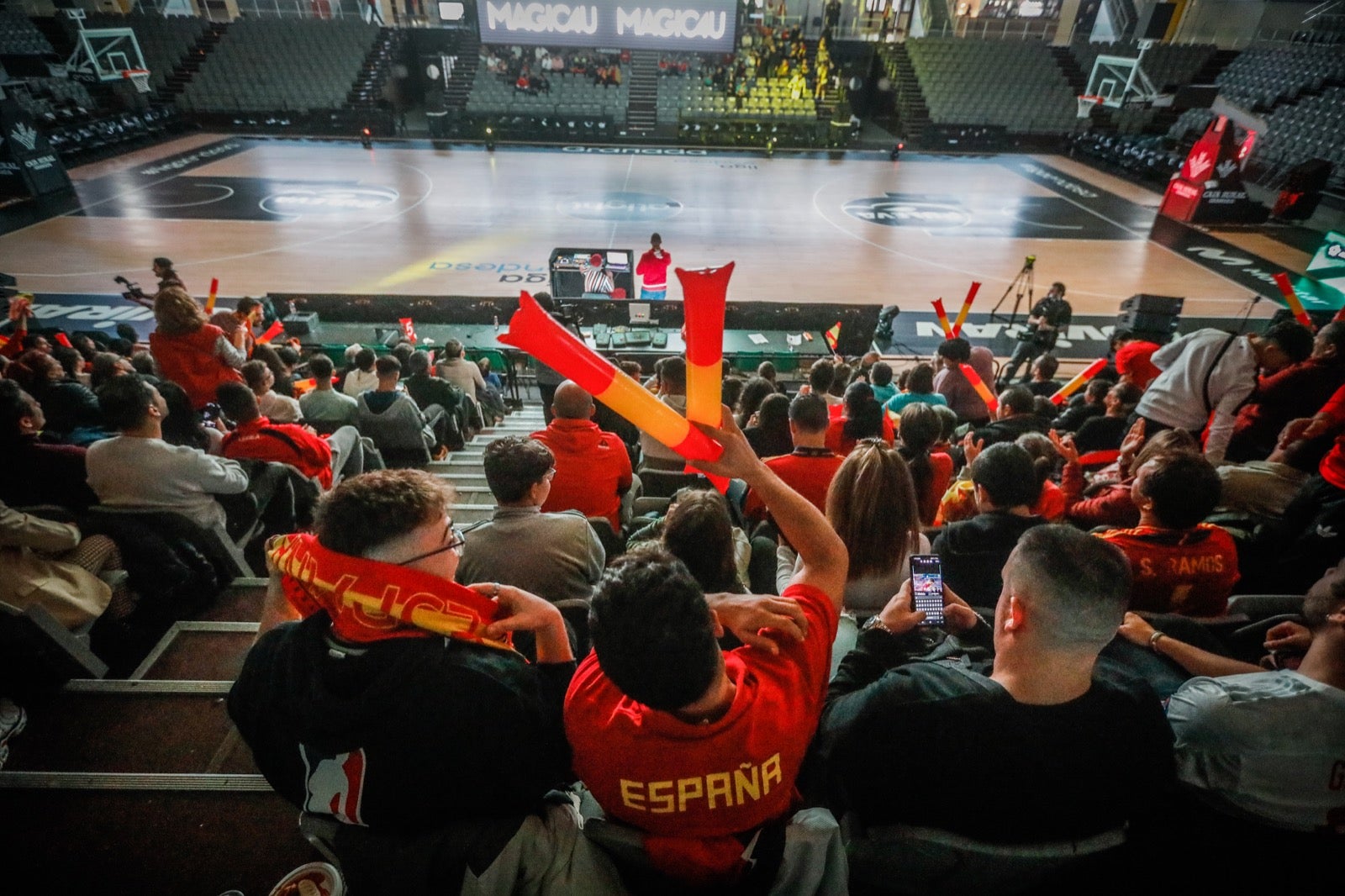 Ambiente en el Palacio de Deportes de Granada. 
