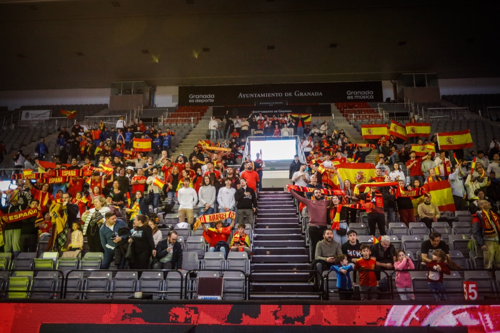 Ambiente en el Palacio de Deportes de Granada. 