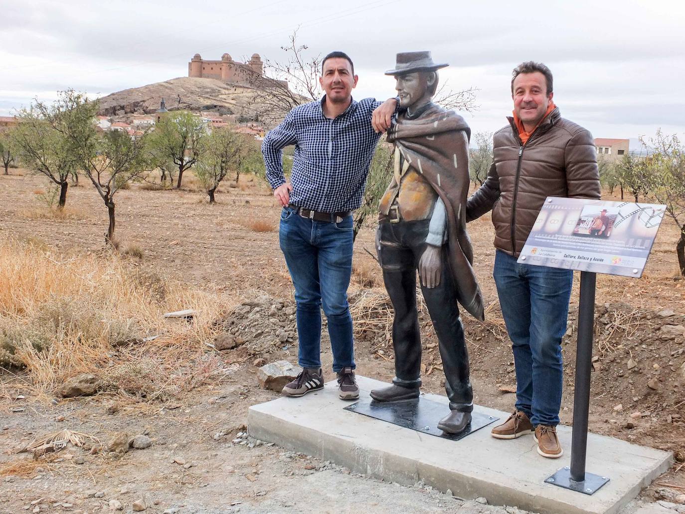 Las nuevas estatuas dedicadas al cine que decoran las calles de la Calahorra como reclamo turístico