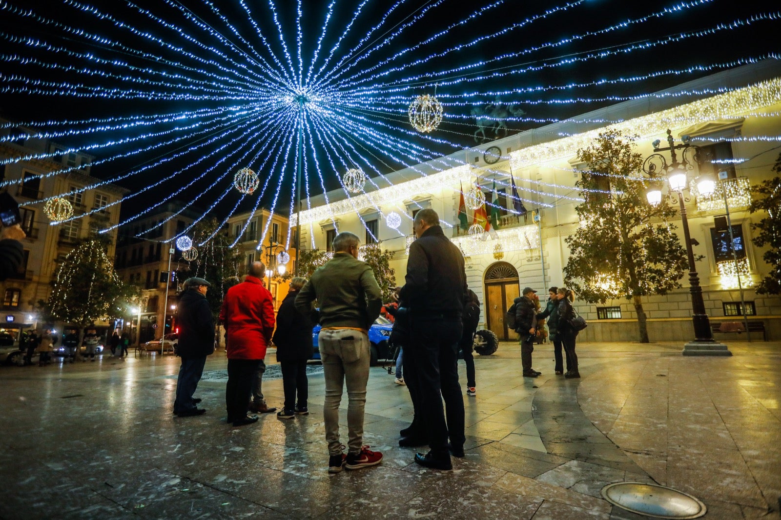 El Ayuntamiento prueba que todos los dispisitivos luminosos instalados para Navidad funcionan correctamente