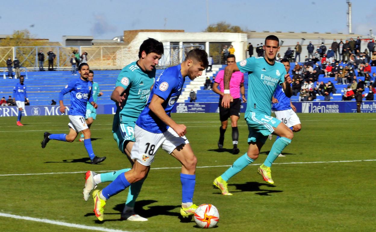 Perejón salvando a los defensas merengues la pasada temporada. 