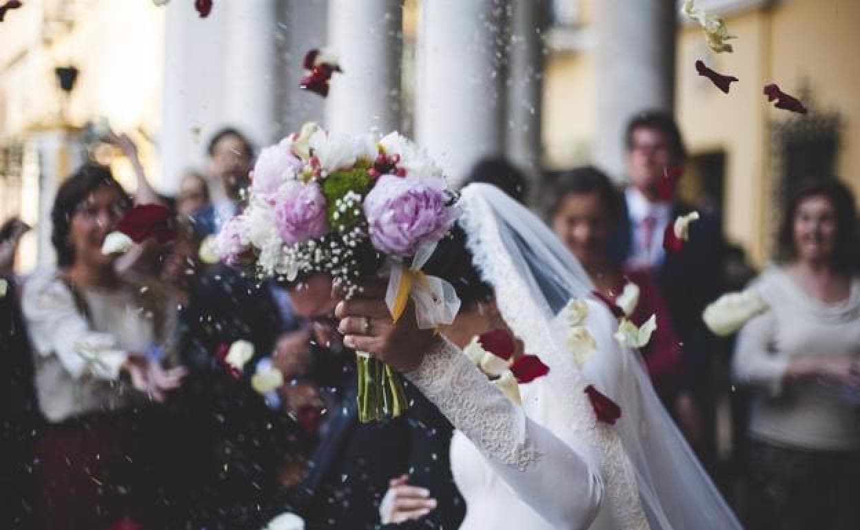 Jaén deja de ser el último bastión de las bodas por la iglesia, que se  desploman en dos años | Ideal