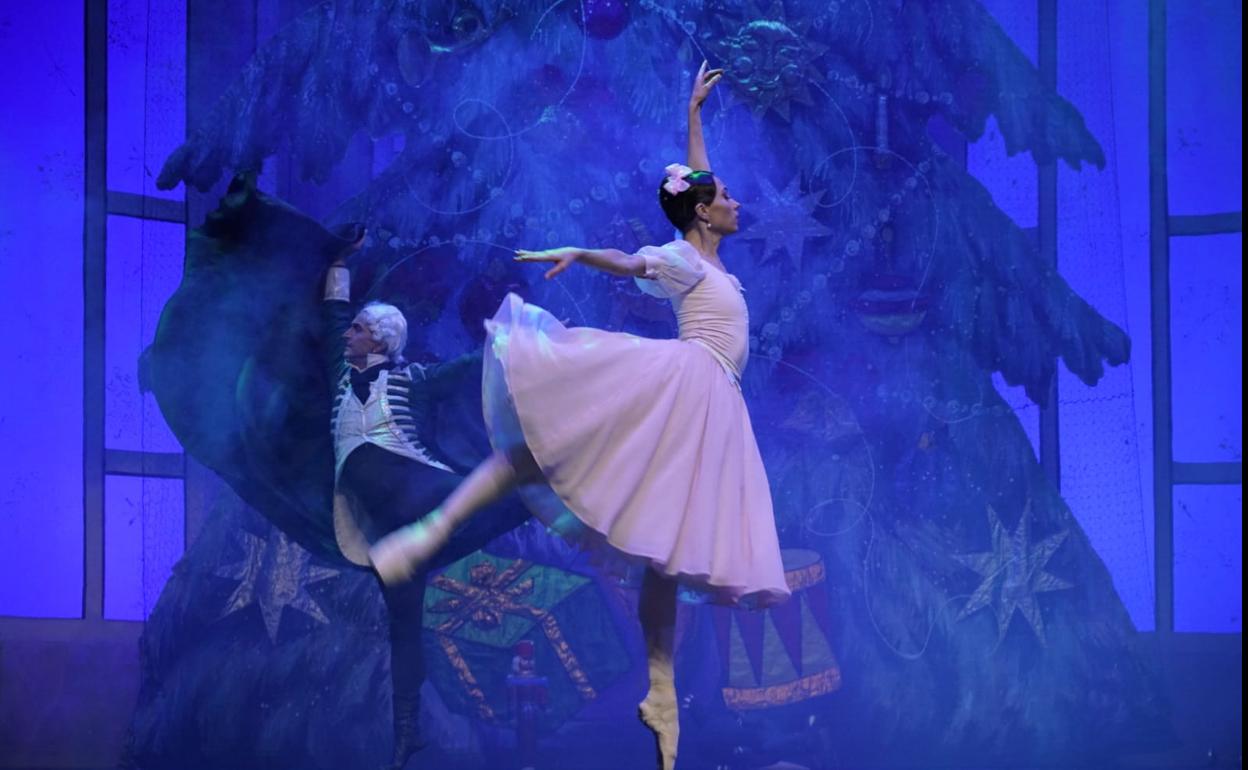 Actuación del Ballet de Kiev sobre el escenario del Infanta Leonor. 