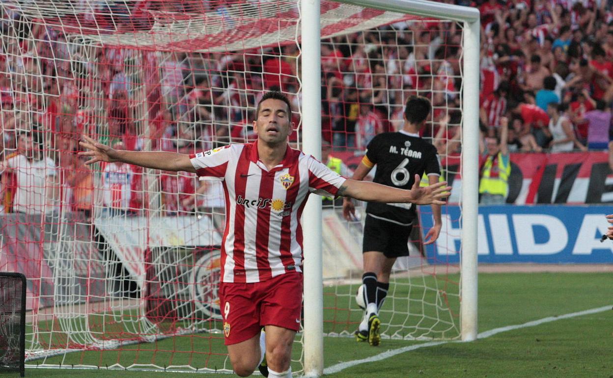 Charles, el jugador que necesitó menos tiempo entre gol y gol. 