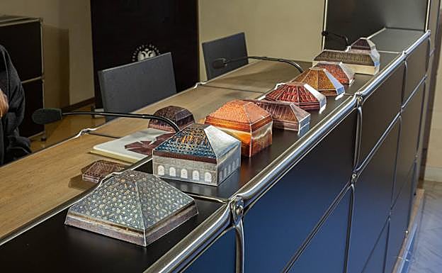 Algunos recortables de artesonados granadinos realizados por Francisco Roldán. 