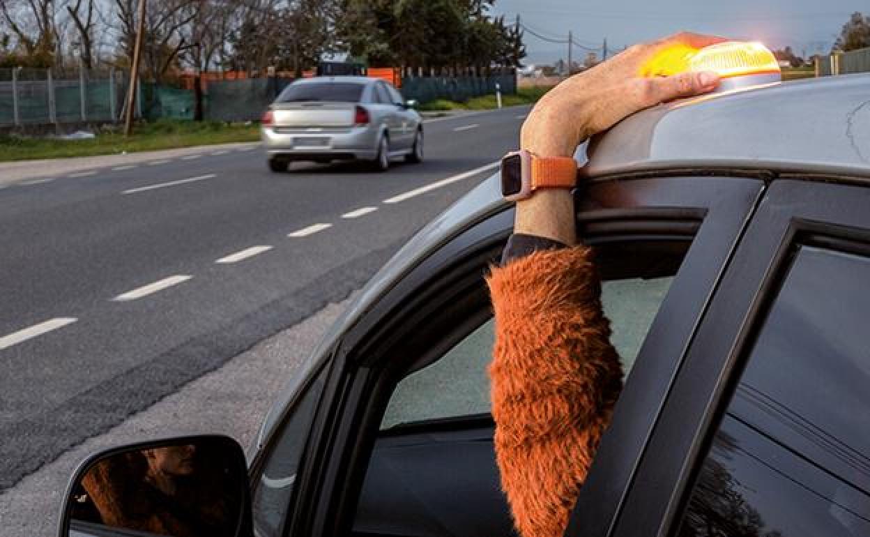 La fecha máxima para cambiar los triángulos por la señal luminosa en carretera.