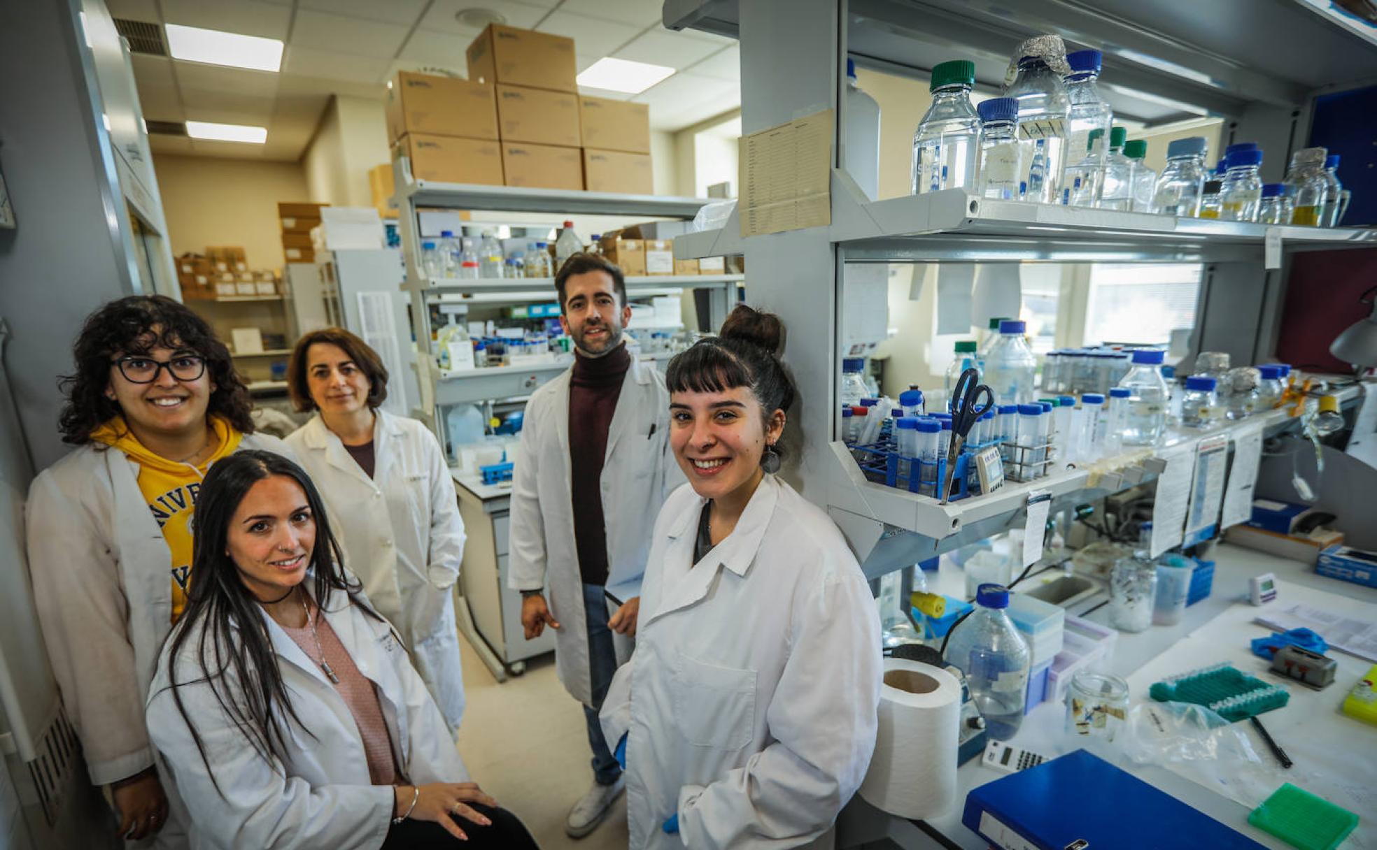 Participantes en el estudio. Cristina, al fondo en el centro, situada al lado de Alonso.