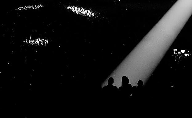 Imagen principal - Las fotografías del libro son en blanco y negro. 