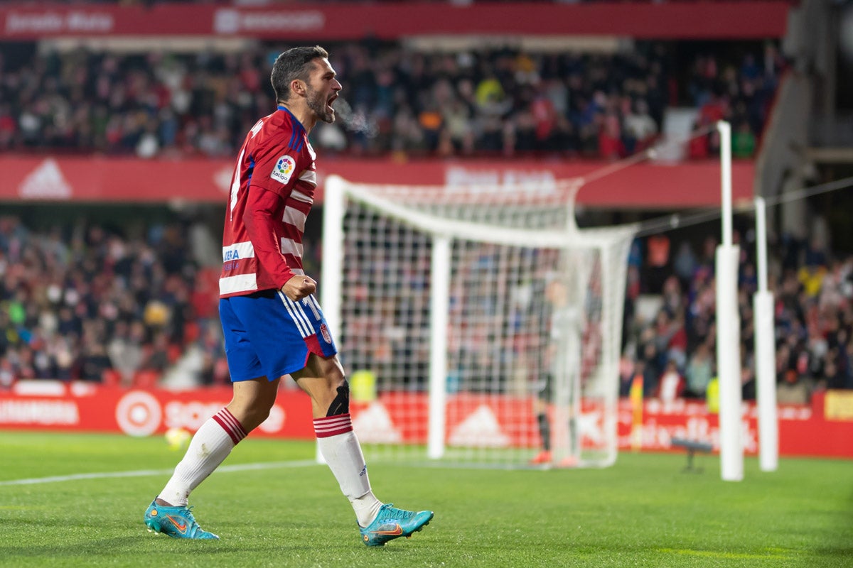 Las mejores imágenes del partido disputado este viernes en Los Cármenes