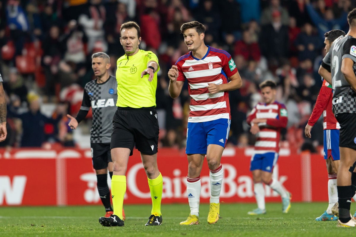 Las mejores imágenes del partido disputado este viernes en Los Cármenes