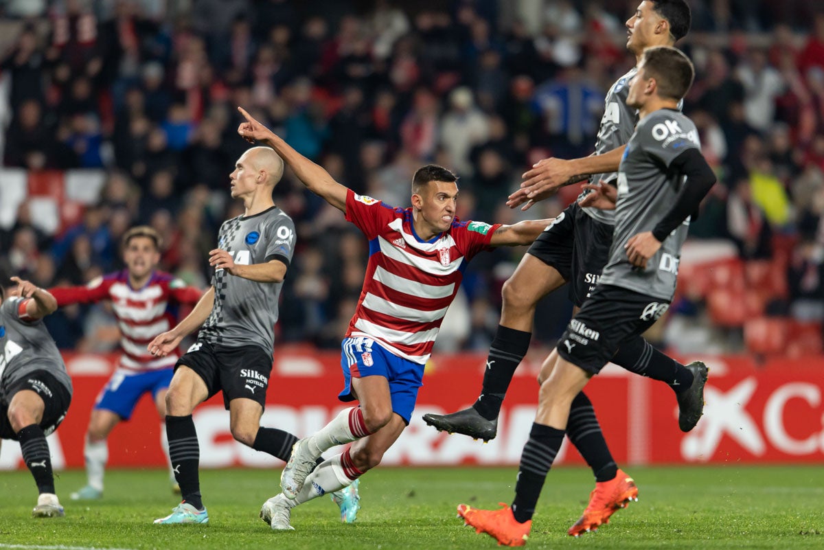 Las mejores imágenes del partido disputado este viernes en Los Cármenes