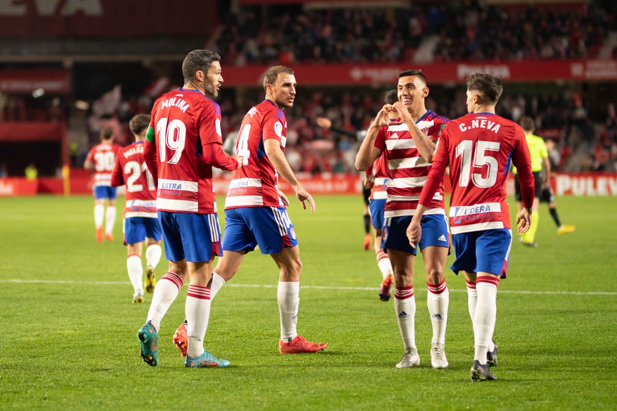 Las mejores imágenes del partido disputado este viernes en Los Cármenes