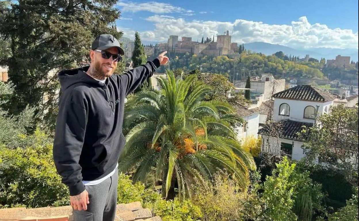 Sergio Ramos, en el Albaicín con vistas a la Alhambra. 