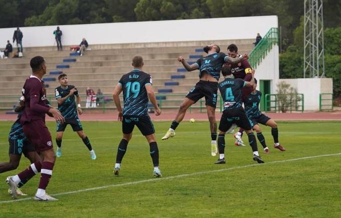 El amistoso se suspendió antes del descanso por una tángana entre los jugadores de ambos equipos.