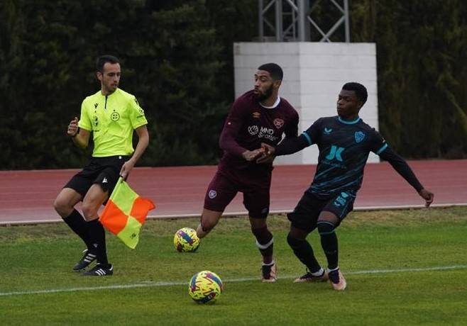 El amistoso se suspendió antes del descanso por una tángana entre los jugadores de ambos equipos.