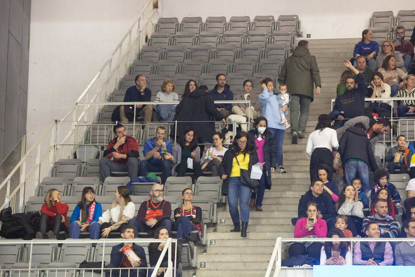 Las aficiones del Covirán y del Betis no fallan al derbi.