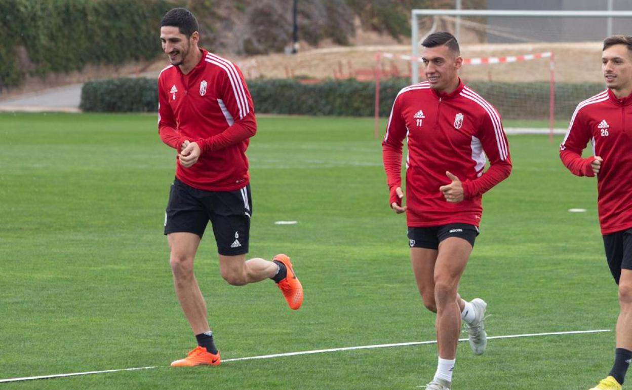 Yann Bodiger, a la izquierda, en el inicio del entrenamiento. 