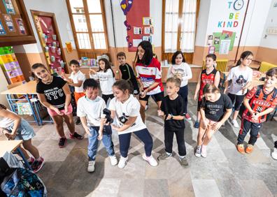 Imagen secundaria 1 - Bailando 'Hacerte volar', de Lori Meyers.