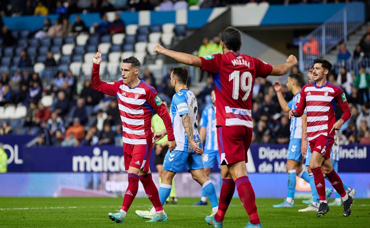 Callejón celebra el tanto del empate. 