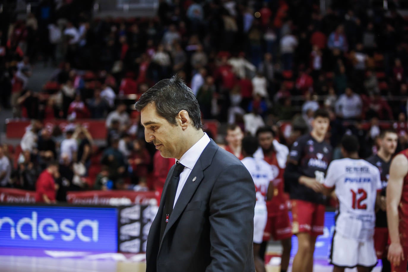 Pablo Pin abandona reflexivo la cancha del Príncipe Felipe de Zaragoza. 