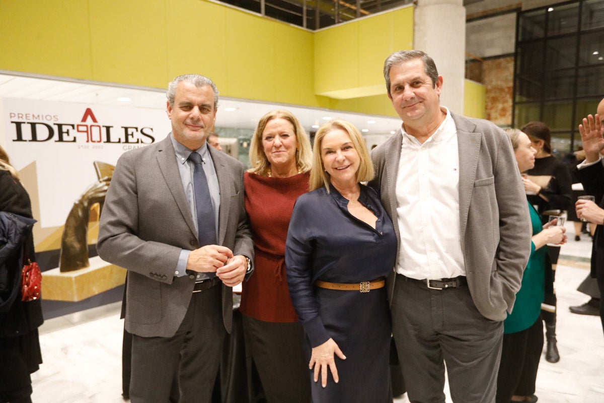 Los premiados e invitados tuvieron la ocasión de hablar distendidamente durante el cóctel posterior a la gala