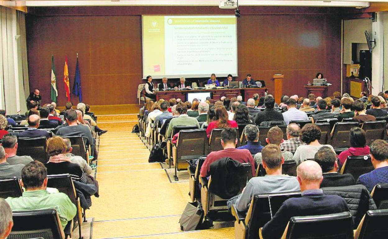Sesión del Claustro en la Facultad de Farmacia.