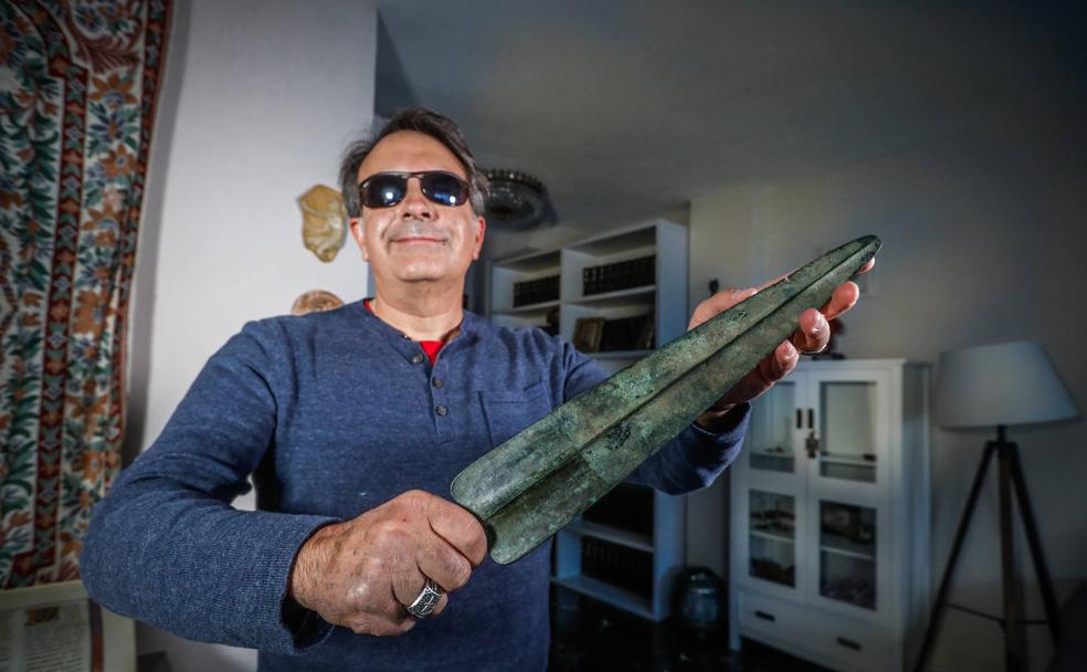 Soto perdió la visión y una pierna en la guerra de Bosnia. 