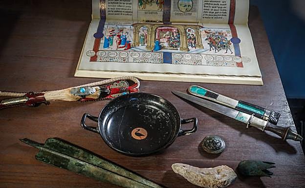 Algunos de lso objetos que forman parte de la colección de José Soto. 